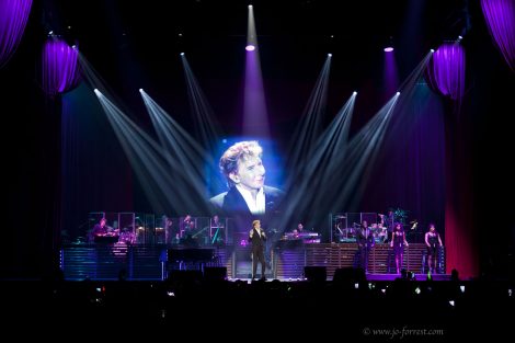 Concert, Liverpool, Live event, Barry Manilow