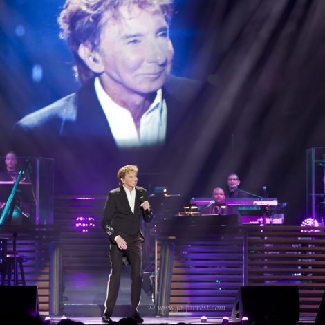 Concert, Liverpool, Live event, Barry Manilow