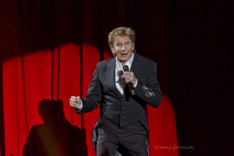 Concert, Liverpool, Live event, Barry Manilow