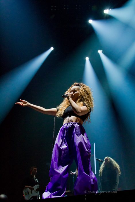 Ella Eyre, Liverpool, Echo Arena, Music, Jo Forrest