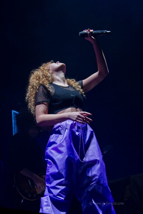 Ella Eyre, Liverpool, Echo Arena, Music, Jo Forrest