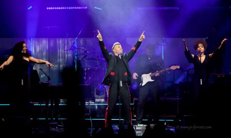 Gary Barlow, Take That, Manchester, O2 Apollo, Jo Forrest, Solo Tour