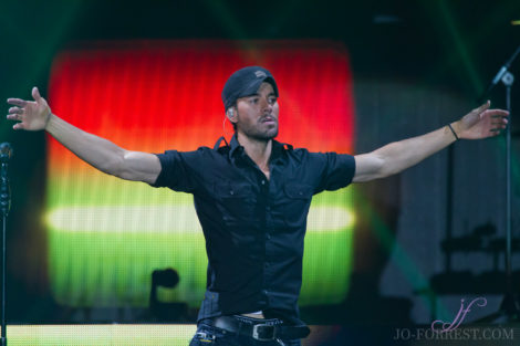 Enrique Iglesias, Manchester, Music, American, Jo Forrest, Review