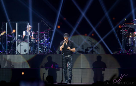 Enrique Iglesias, Manchester, Music, American, Jo Forrest, Review