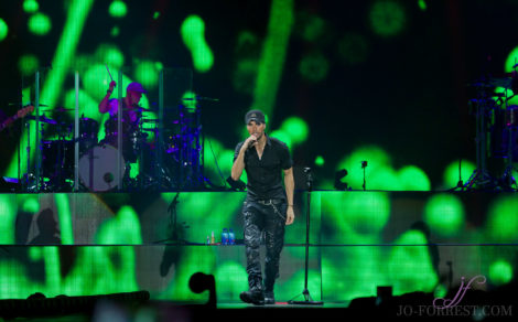 Enrique Iglesias, Manchester, Music, American, Jo Forrest, Review