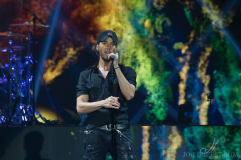 Enrique Iglesias, Manchester, Music, American, Jo Forrest, Review