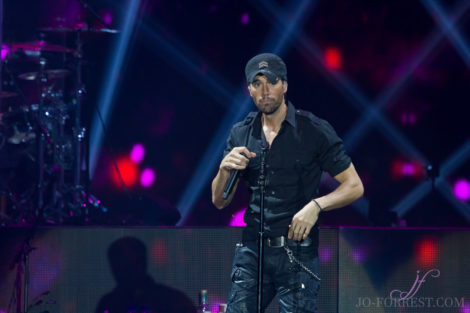 Enrique Iglesias, Manchester, Music, American, Jo Forrest, Review