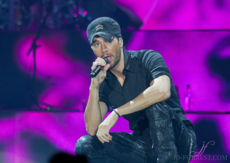 Enrique Iglesias, Manchester, Music, American, Jo Forrest, Review