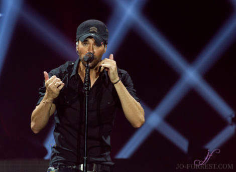 Enrique Iglesias, Manchester, Music, American, Jo Forrest, Review