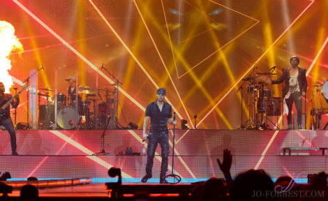 Enrique Iglesias, Manchester, Music, American, Jo Forrest, Review