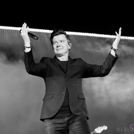 Rick Astley, Leeds, Jo Forrest, Review, First Direct Arena, Tour