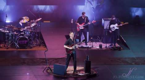 George Ezra, Leeds, First Direct Arena, Jo Forrest, Review