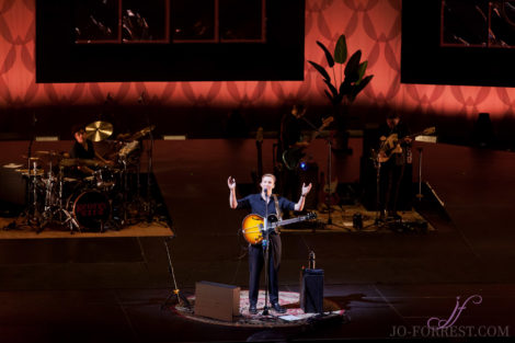 George Ezra, Leeds, First Direct Arena, Jo Forrest, Review