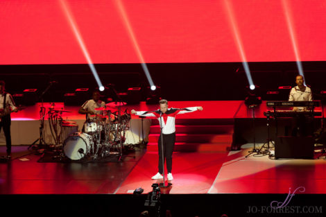 Olly Murs, First Direct Arena, Leeds, Jo Forrest, Review