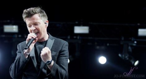 Rick Astley, Haydock Racecourse, Jo Forrest, Review, Music