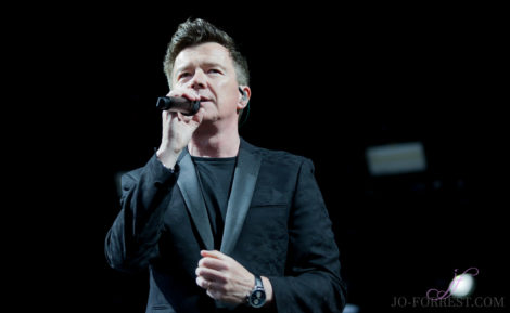 Rick Astley, Haydock Racecourse, Jo Forrest, Review, Music