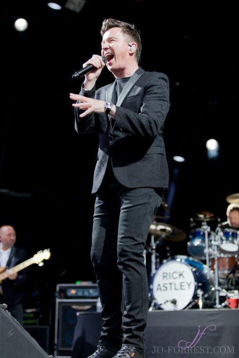 Rick Astley, Haydock Racecourse, Jo Forrest, Review, Music