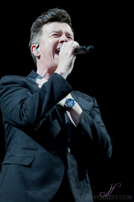 Rick Astley, Haydock Racecourse, Jo Forrest, Review, Music