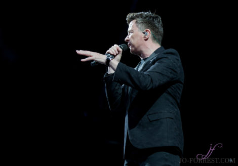 Rick Astley, Haydock Racecourse, Jo Forrest, Review, Music