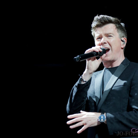 Rick Astley, Haydock Racecourse, Jo Forrest, Review, Music