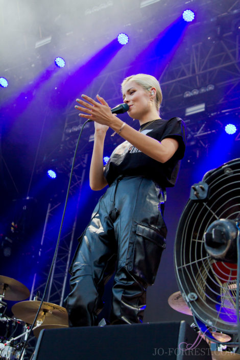 Nina Nesbitt, Music, Scarborough, Open Air Theatre, Jo Forrest, Review