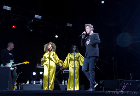 Rick Astley, Haydock Racecourse, Jo Forrest, Review, Music