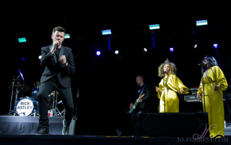 Rick Astley, Haydock Racecourse, Jo Forrest, Review, Music