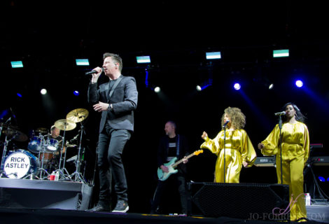 Rick Astley, Haydock Racecourse, Jo Forrest, Review, Music